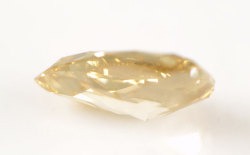 イエローダイヤモンドルース画像