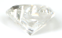 蛍光性ダイヤモンド画像