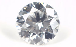 蛍光性ダイヤモンド画像