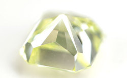 イエローグリーンダイヤモンド