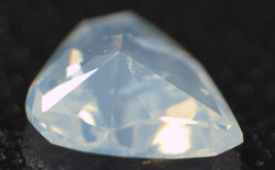 ナチュラルファンシーホワイトダイヤモンド画像