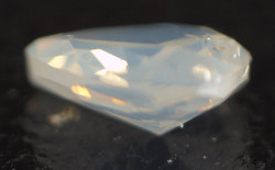 ナチュラルファンシーホワイトダイヤモンド画像