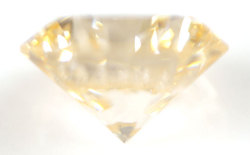 蛍光性ダイヤモンド画像