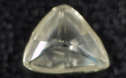 マクル・ダイヤモンド原石ルース画像