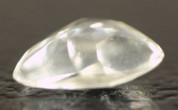 マクル・ダイヤモンド原石ルース画像