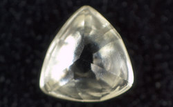 マクル・ダイヤモンド原石ルース画像