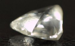 マクル・ダイヤモンド原石ルース画像