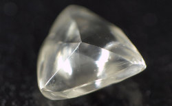 マクル・ダイヤモンド原石ルース画像