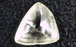 マクル・ダイヤモンド原石ルース画像