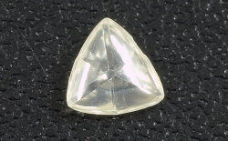 マクル・ダイヤモンド原石ルース画像