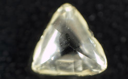 マクル・ダイヤモンド原石ルース画像