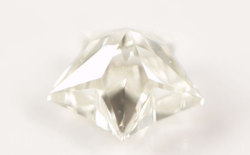 スターブリリアントカット(星型)ダイヤモンド, 中央宝石研究所画像