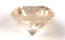 蛍光性ダイヤモンド画像