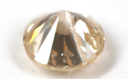 蛍光性ダイヤモンド画像