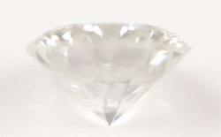 蛍光性ダイヤモンド画像