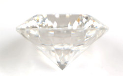 蛍光性ダイヤモンド画像