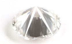 蛍光性ダイヤモンド画像