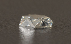 六角形(ヘキサゴナル・ローズ・カット)ダイヤモンド画像