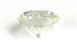 蛍光性ダイヤモンド画像