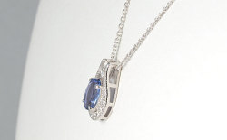 タンザナイトペンダントネックレス