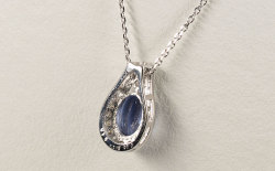 タンザナイトペンダントネックレス