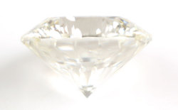 蛍光性ダイヤモンド画像