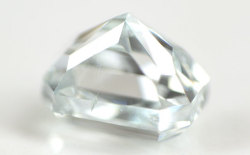 ライト・グリーン・ブルーダイヤモンド画像