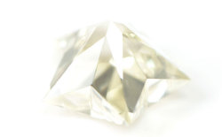 スターブリリアントカット(星型)ダイヤモンド, 中央宝石研究所画像