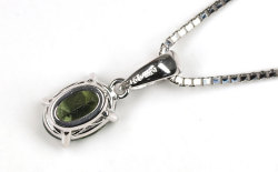 ダークグリーンジルコンPt900ペンダントトップ