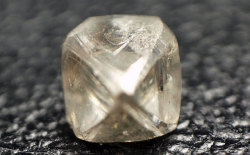 ダイヤモンド原石ラフ