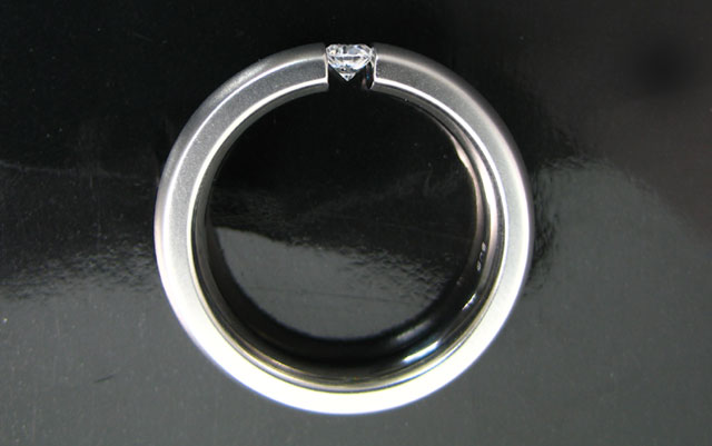 テンションジュエリーダイヤモンドエンゲージリング(婚約指輪)画像